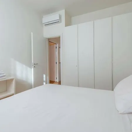 Joivy 1br In Isola With Stunning View To Bosco Verticale 公寓