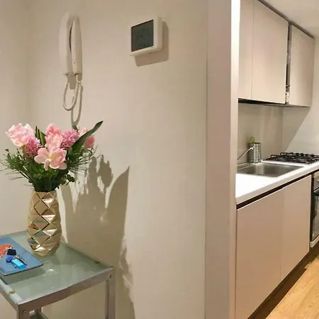 Joivy 1br In Isola With Stunning View To Bosco Verticale 米兰